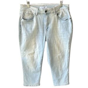 JUDY BLUE Sz 14W Katie Skinny Fit Capri Vintage Wash Light Blue Denim